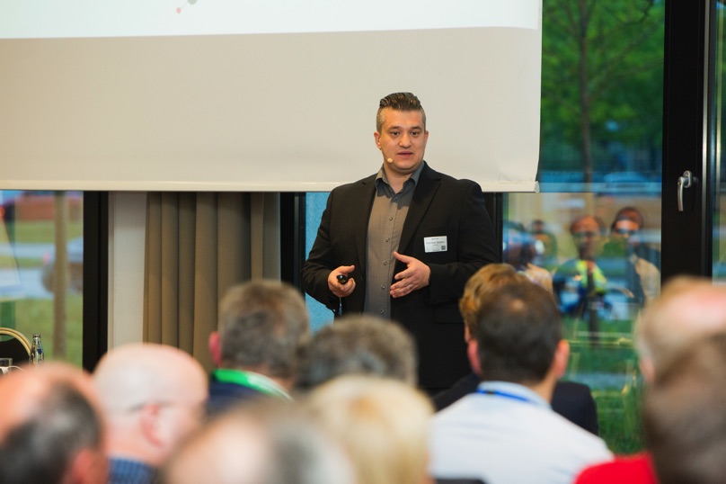 /images/slider-imgs-xs/060_Foto Loeffler_Weconact.jpg